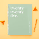 Cute Girly Green 2025<br><div class="desc">Restez organisé en style avec le planificateur personnalisé Cute Girly Green 2025 ! Parfait pour fixer des objectifs et suivre les rêves, ce planificateur est un must-have. Idéal pour les idées cadeaux de Noël, c'est l'une des meilleures idées cadeaux de Noël pour adolescentes ou cadeaux de Noël pour les femmes....</div>
