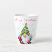 Cute Gnome met Pet met kerstbomen en cadeautjes -  Latte Mok (Voorkant)