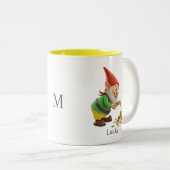 Cute Gnome with Gold Coins, Calligraphy & Monogram Tweekleurige Koffiemok (Voorkant rechts)