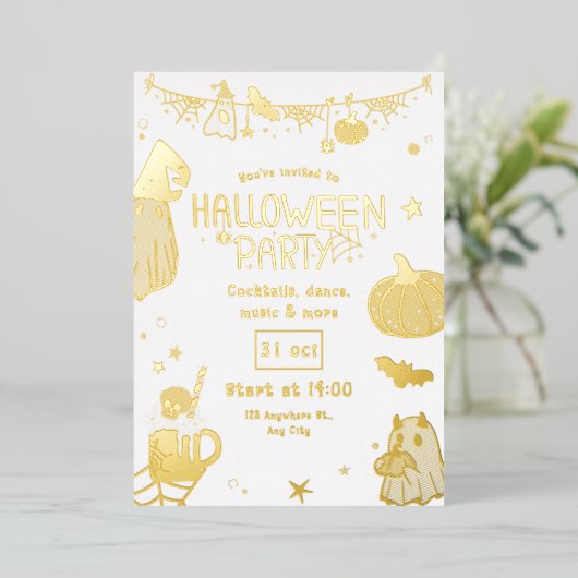 Cute Gold Spooky Halloween Party Folie Uitnodiging (Staand Voorkant)
