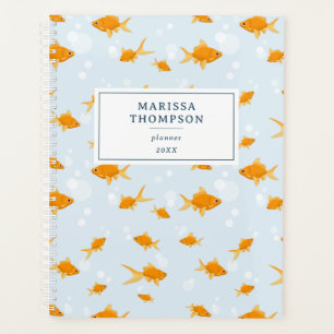 Cute Goldfish nager dans l'eau chaque mois