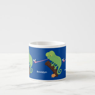 Cute grappige groene chameleon lizard cartoon espresso kop