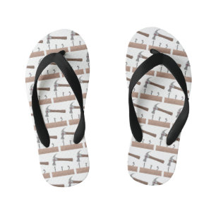 Cute, grappige hamer en nagels cartoon illustratie kinder teenslippers