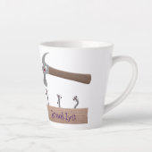 Cute, grappige hamer en nagels cartoon illustratie latte mok (Rechts)