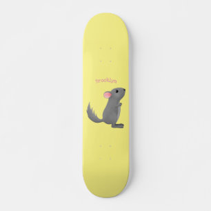 Cute gray chinchilla cartoon illustratie skateboard
