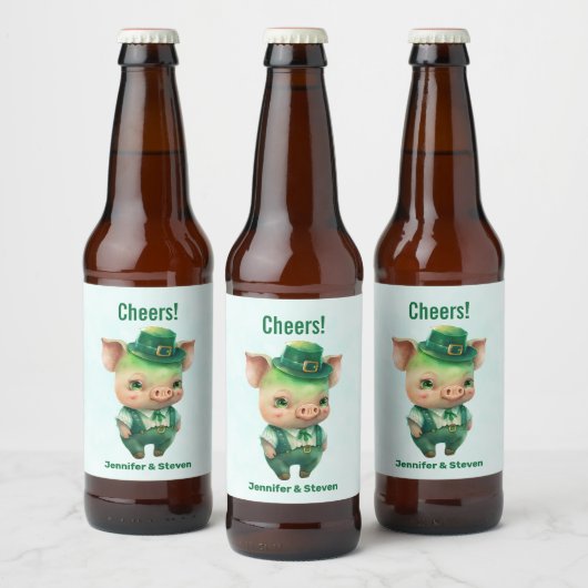 Cute Green Fairytale Pig in Fancy Attire Bier Etiket (Flessen)