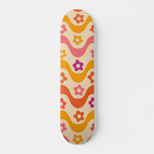 Cute Groovy bloemenpatroon op retro golven   Skateboard
