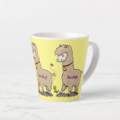 Cute happy alpaca met vlinder cartoon latte mok (Rechterhoek)