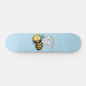 Cute happy bee cartoon illustratie skateboard (Horizontaal)