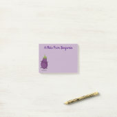 Cute happy eggplant cartoon post-it® notes (Op bureau)
