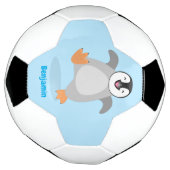 Cute happy emperor pinguin chick cartoon voetbal (Gedraaid)