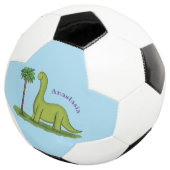 Cute happy green brontosaurus dinosaur cartoon voetbal (Drie kwart)