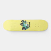 Cute happy green tractor cartoon  skateboard (Horizontaal)
