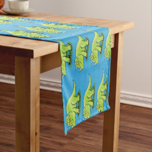 Cute happy green triceratops dinosaur cartoon korte tafelloper
