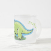Cute happy green triceratops dinosaur cartoon matglas koffiemok (Voorkant rechts)