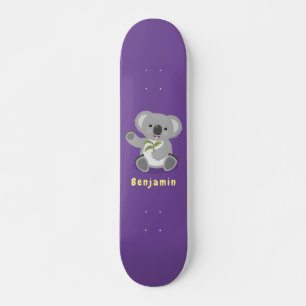 Cute happy koala waving cartoon illustratie skateboard