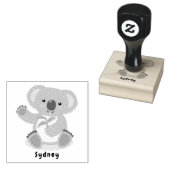 Cute happy koala waving cartoon illustration rubbe 	rubberstempel (Gestempeld)