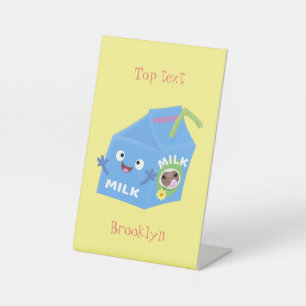 Cute happy milk carton cartoon reclamebord met voetstuk