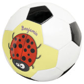 Cute happy red ladybug cartoon afbeelding voetbal (Drie kwart)