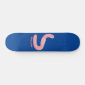 Cute happy roze regenworm cartoon skateboard (Horizontaal)