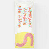 Cute happy roze regenworm cartoon spandoek (Verticaal)