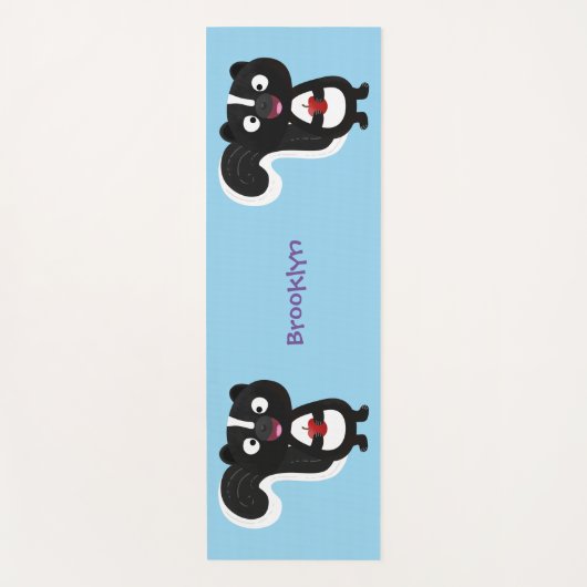 Cute happy skunk cartoon illustratie yogamat (Voorkant)