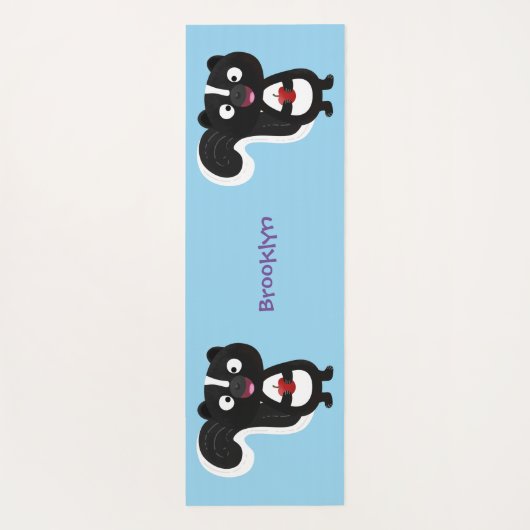 Cute happy skunk cartoon illustratie yogamat (Achterkant)