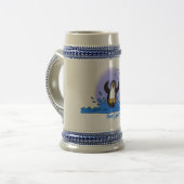 Cute happy springing pinguin cartoon illustratie bierpul (Voorkant links)