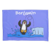 Cute happy springing pinguin cartoon illustratie kussensloop (Voorkant)