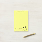 Cute Happy Yellow Face gepersonaliseerd Post-it® Notes (Op bureau)