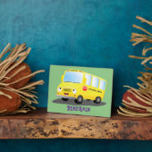 Cute happy yellow school bus cartoon fotoplaat (Zijkant)