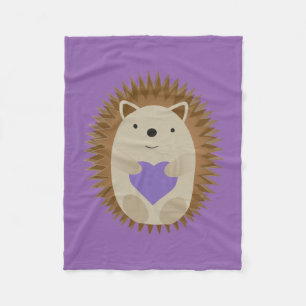 Cute Hedg Holiding a Paarse Heart Fleece Deken