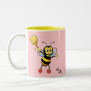 Cute Honey Bee with Heart & Monogram on Light Pink Tweekleurige Koffiemok