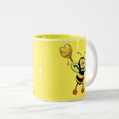 Cute Honey Bee with Heart & Monogram on Yellow Tweekleurige Koffiemok (Voorkant rechts)