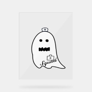 Cute infirmière fantôme Halloween à la main à l'hô