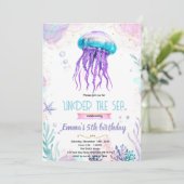 Cute jellyfish party theme invitation (Debout devant)