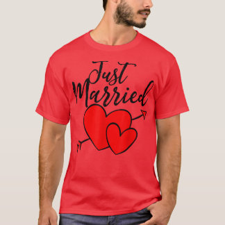 Cute Just Married Honeymoon Gifts for Husband & Wi T-shirt