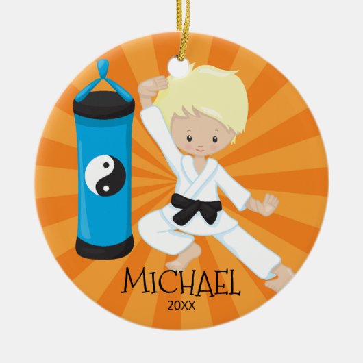 Cute Karate Boy Persoonlijk kerstversiering Keramisch Ornament (Voorkant)