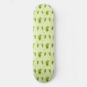 Cute kawaii avocado on green skateboard (Voorkant)