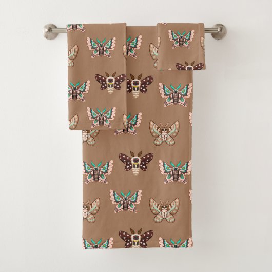 Cute Kawaii Chibi Moths on Coffee Tan Bad Handdoek (Insitu)