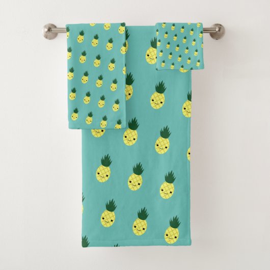Cute Kawaii Smiling Pineapple Pattern Bad Handdoek (Insitu)