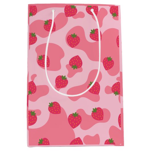 Cute Kawaii Strawberry Koe Pattern Medium Cadeauzakje (Voorkant)