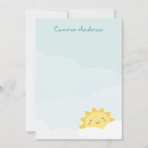 Cute kawaii zon op wolken achtergrond met naam tek notitiekaartje