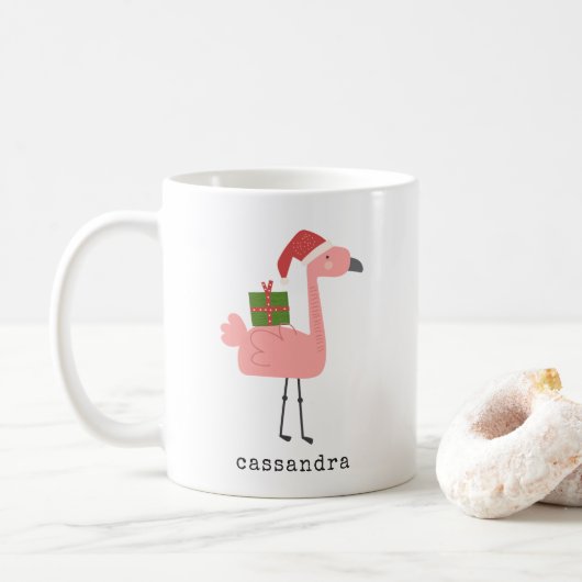 Cute kerstflamingo Illustratie aangepaste naam Koffiemok (Met donut)
