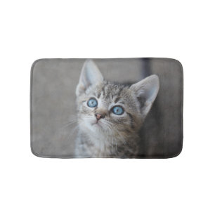 Cute Kitten in de tuin Badmat