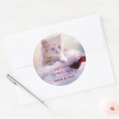 Cute Kitten rust op een kerstman met kerstmis Ronde Sticker (Envelop)