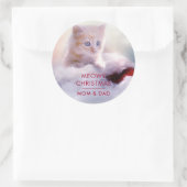 Cute Kitten rust op een kerstman met kerstmis Ronde Sticker (Tas)