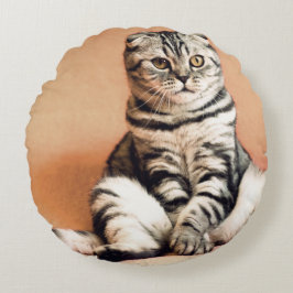 Cute Kitten Sprawout Rond Kussen