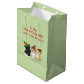 Cute kittens gepersonaliseerde groene kerstcadeaut medium cadeauzakje (Voorkant Gekanteld)