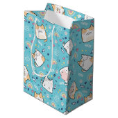 Cute Kitty Cats Whimsical Pattern Happy Birthday Medium Cadeauzakje (Achterkant Gekanteld)
